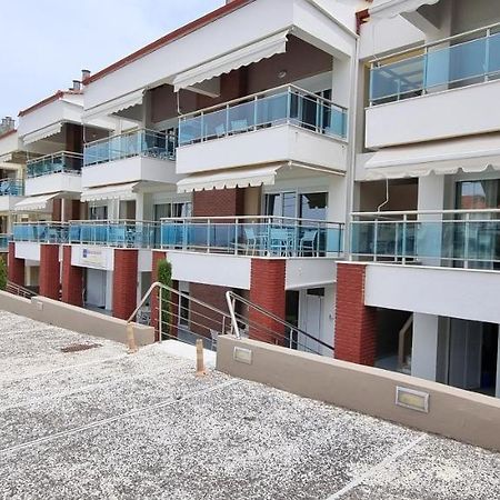 Bungalow White Apartments Polychrono Bagian luar foto