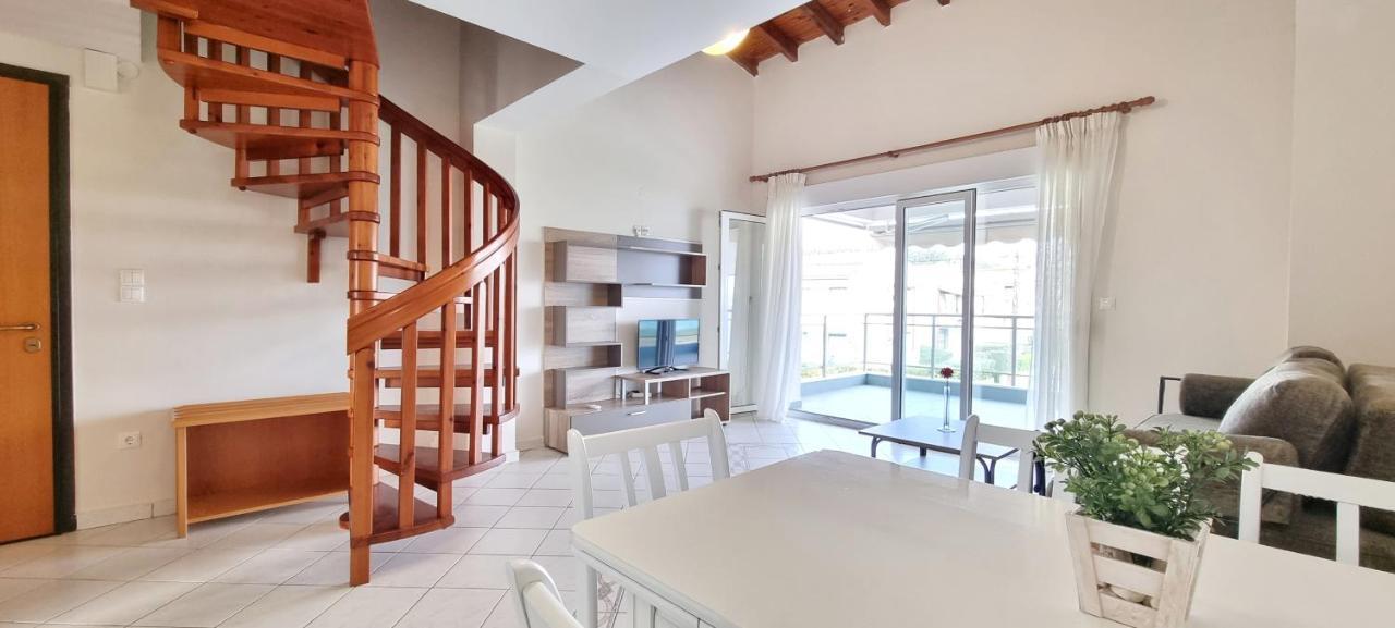 Bungalow White Apartments Polychrono Bagian luar foto