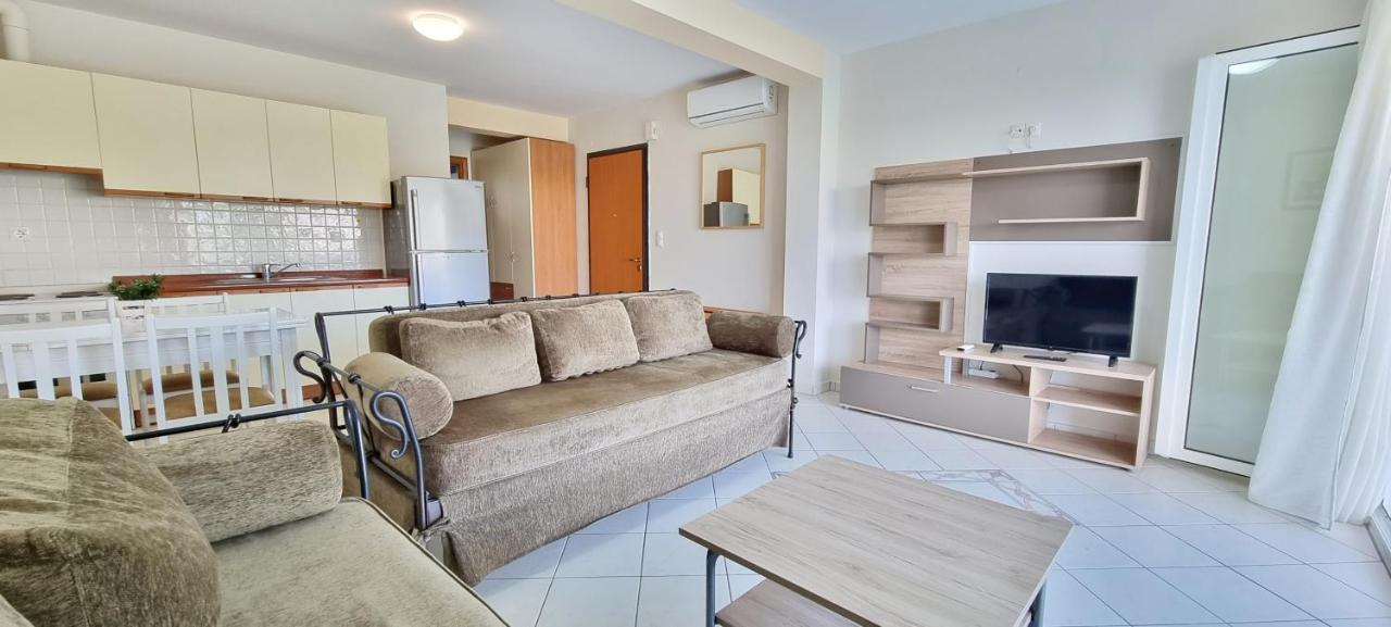 Bungalow White Apartments Polychrono Bagian luar foto
