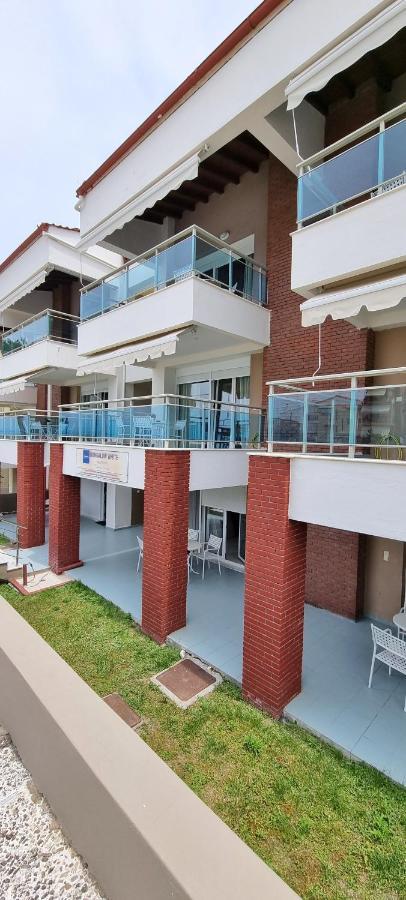 Bungalow White Apartments Polychrono Bagian luar foto