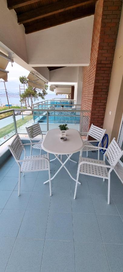 Bungalow White Apartments Polychrono Bagian luar foto