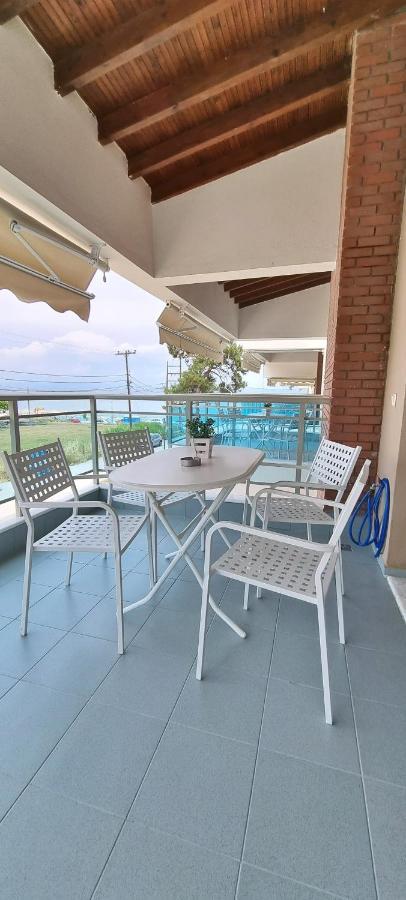 Bungalow White Apartments Polychrono Bagian luar foto