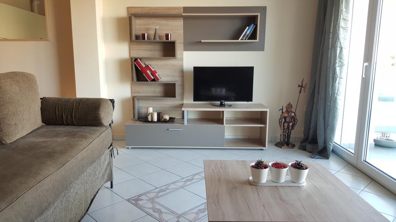 Bungalow White Apartments Polychrono Bagian luar foto