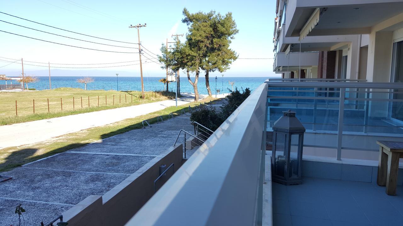 Bungalow White Apartments Polychrono Bagian luar foto